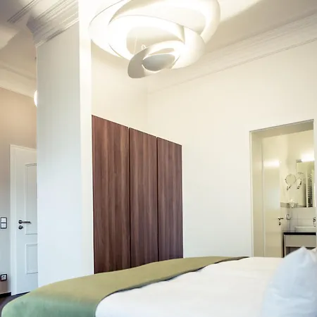 Hotel Weinhaus Uhle 4*